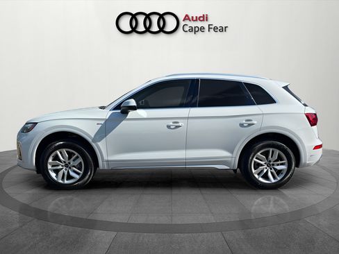 Used 2023 Audi Q5 2.0T Premium w/ Convenience Package AWD/4WD image 2