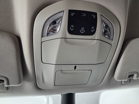 Used 2024 Chrysler Pacifica Touring-L image 53