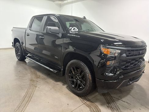 Used 2023 Chevrolet Silverado 1500 Custom image 2
