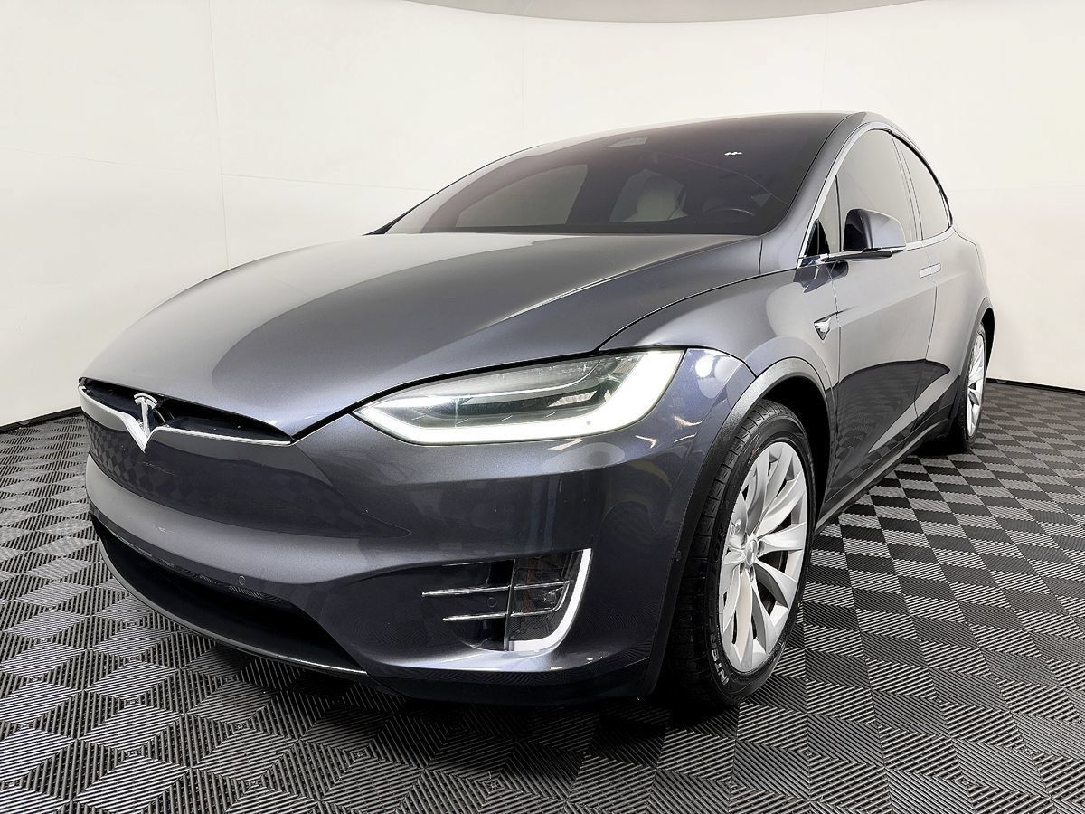 Used 2018 Tesla Model X 75D AWD/4WD image 3
