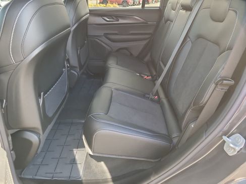 New 2025 Jeep Grand Cherokee Altitude image 21