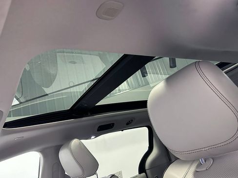 Used 2017 Chrysler Pacifica Limited FWD image 21