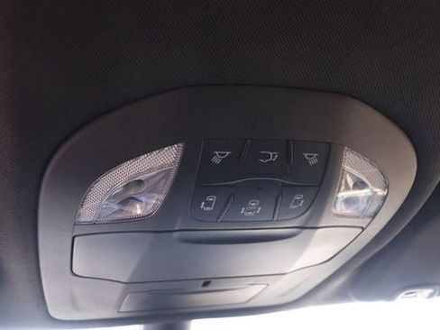 Used 2025 Chrysler Pacifica Select image 19