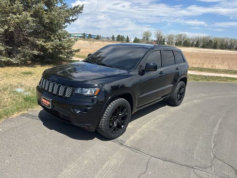 Used 2019 Jeep Grand Cherokee Altitude AWD/4WD image 2