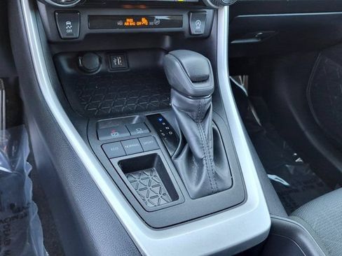 Used 2025 Toyota RAV4 XLE FWD image 20