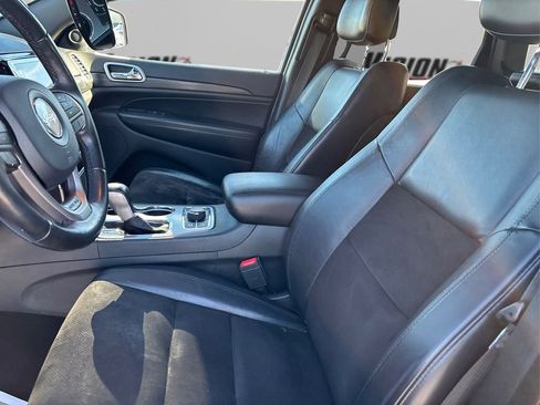 Used 2020 Jeep Grand Cherokee Laredo w/ Quick Order Package 2BN North image 9