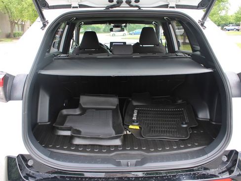 Used 2022 Toyota RAV4 SE w/ Weather & Moonroof Package AWD/4WD image 32