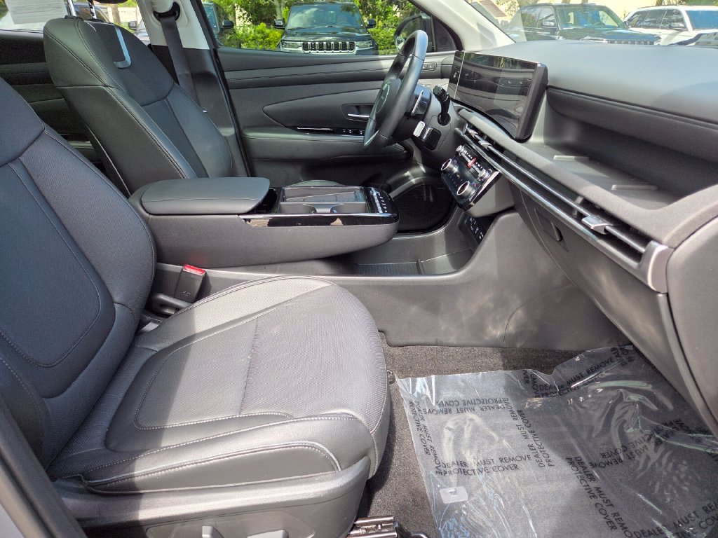 Used 2025 Hyundai Tucson Limited FWD image 15