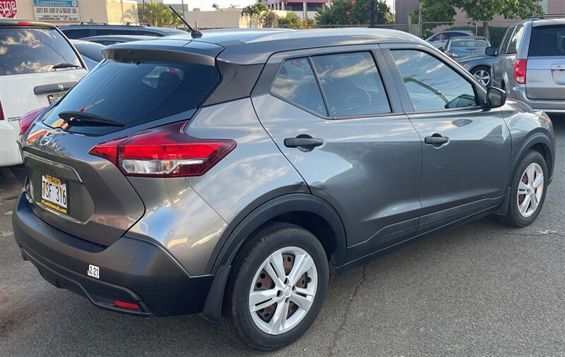 Used 2018 Nissan Kicks S FWD image 4