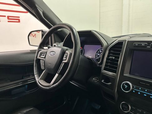 Used 2019 Ford Expedition XLT w/ Equipment Group 202A AWD/4WD image 61