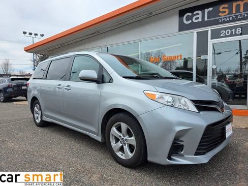 Used 2020 Toyota Sienna LE w/ LE Preferred Package image 1