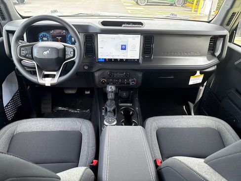 New 2025 Ford Bronco Base image 5