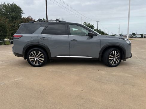 Used 2022 Nissan Pathfinder Platinum w/ Cargo Package FWD image 11