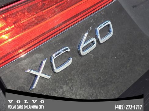 Certified 2025 Volvo XC60 B5 Core image 10
