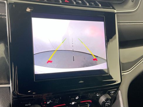 Used 2023 Jeep Grand Cherokee Altitude AWD/4WD image 13