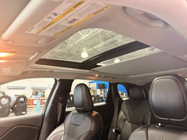 Used 2021 Jeep Cherokee Limited w/ Elite Package AWD/4WD image 17
