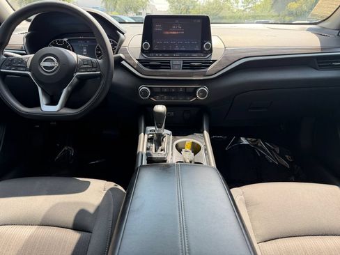 Used 2024 Nissan Altima 2.5 SV FWD image 13