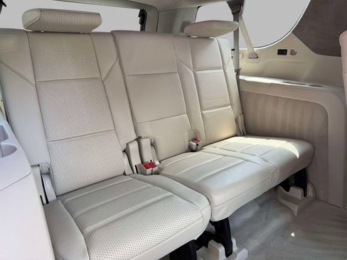 Used 2024 Cadillac Escalade ESV Sport Platinum w/ LPO, ONYX Package AWD/4WD image 17