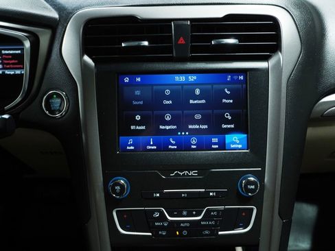 Used 2020 Ford Fusion SE image 16