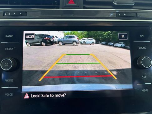 Used 2021 Volkswagen Tiguan SE AWD/4WD image 34