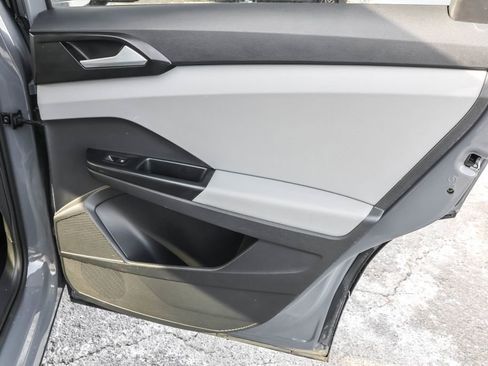 Certified 2022 Volkswagen Taos SE w/ IQ.Drive SE Package image 32