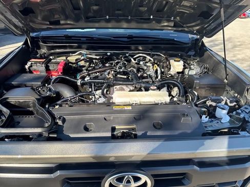 Used 2024 Toyota Tacoma TRD Off-Road image 33