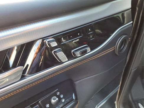 Used 2022 Jeep Grand Wagoneer Series III w/ Rear Seat Video Group 1 AWD/4WD image 9