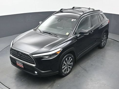 Certified 2022 Toyota Corolla Cross XLE w/ Black Badges Package (TMS) AWD/4WD image 38