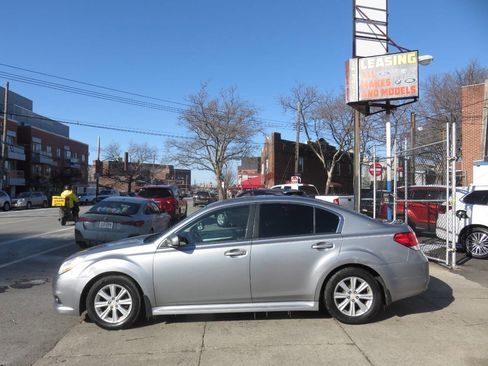 Used 2011 Subaru Legacy 2.5i Premium image 7