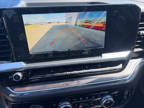 Used 2024 GMC Sierra 1500 SLT image 17