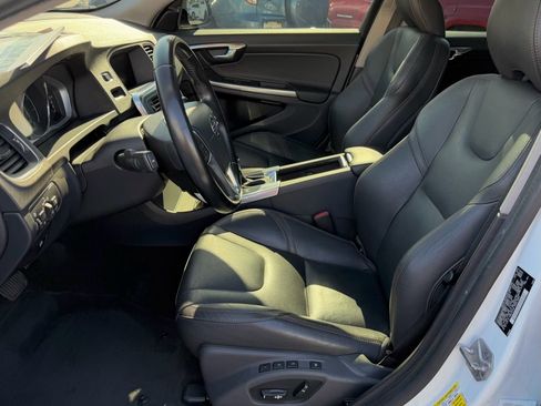 Used 2015 Volvo V60 T5 Cross Country w/ Protection Package image 15