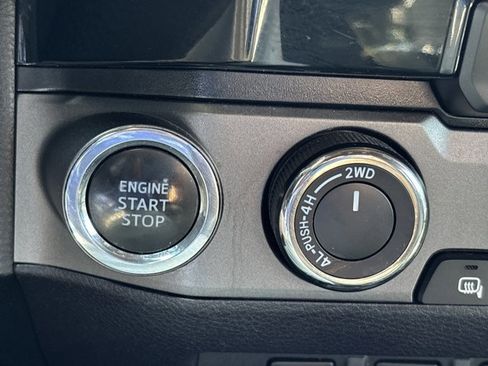 Used 2018 Toyota Tacoma TRD Sport image 28