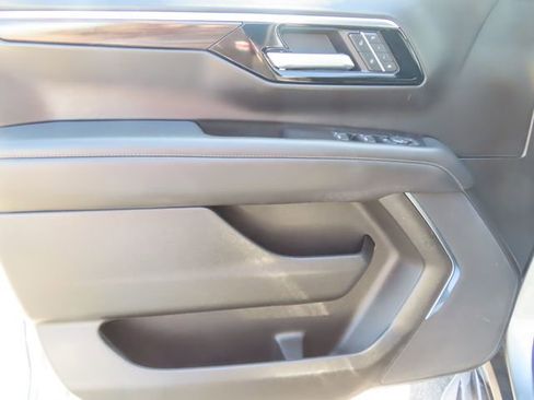 Used 2025 Chevrolet Tahoe LT AWD/4WD image 11