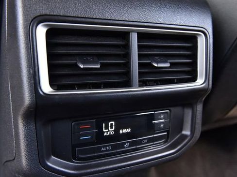 Certified 2025 Volkswagen Atlas SE FWD image 22