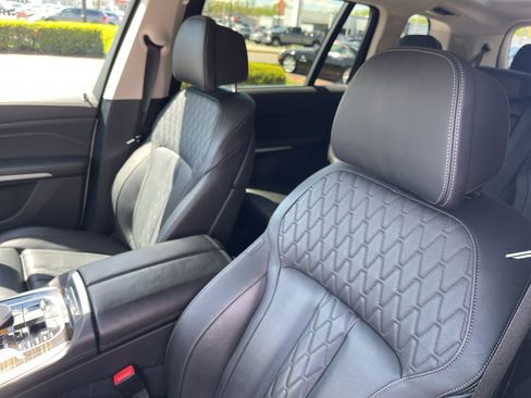 Used 2025 BMW X7 xDrive40i AWD/4WD image 19