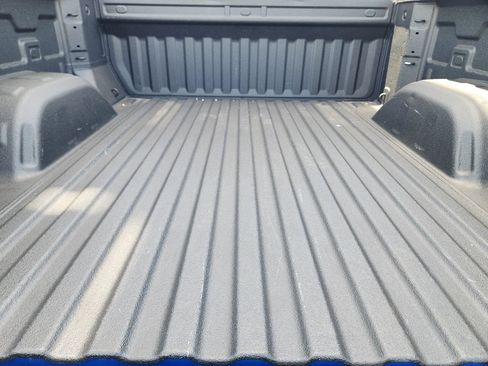 Used 2025 Chevrolet Silverado 1500 LT AWD/4WD image 31