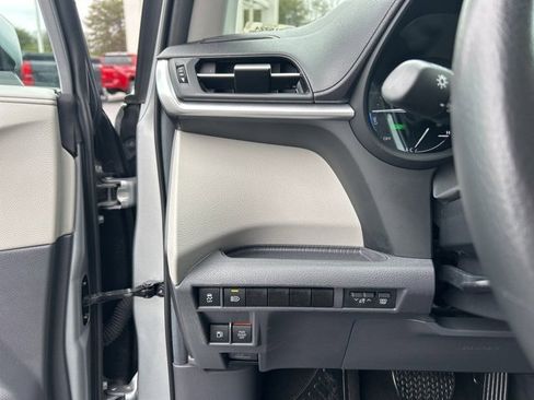 Used 2024 Toyota Sienna XLE image 27