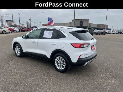 Used 2021 Ford Escape SE image 3