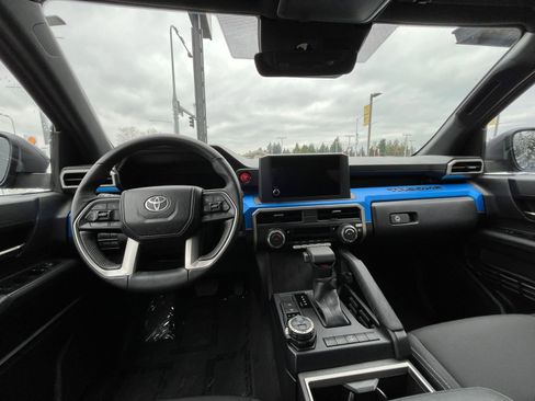 Used 2025 Toyota Tacoma TRD Off-Road image 33