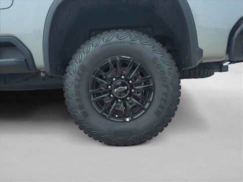 New 2026 Chevrolet Silverado 2500 ZR2 image 10