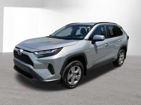 Used 2024 Toyota RAV4 XLE AWD/4WD image 7