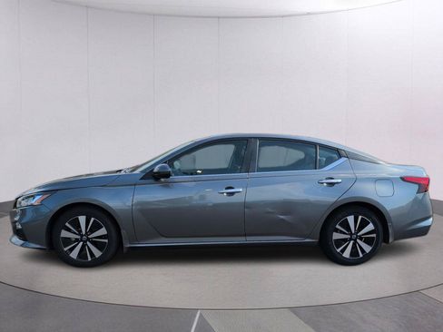 Used 2022 Nissan Altima 2.5 SV FWD image 2