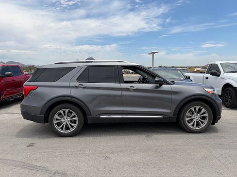 Used 2021 Ford Explorer Limited w/ Equipment Group 301A RWD image 3