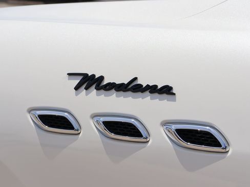 Used 2022 Maserati Levante Modena image 15