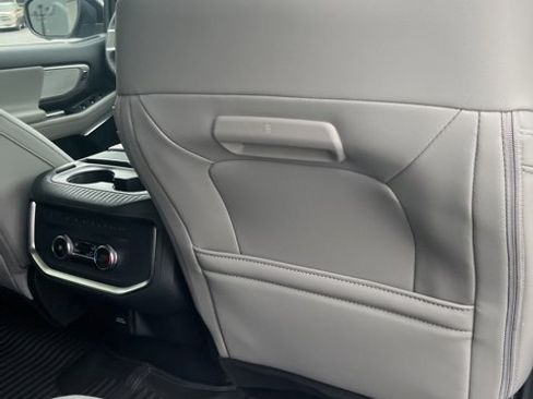 New 2025 Ford Expedition Active image 30