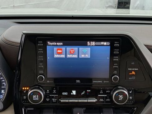 Used 2021 Toyota Highlander Limited image 33