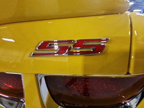 Used 2010 Chevrolet Camaro SS w/ LPO, Ground Effects Package RWD image 36