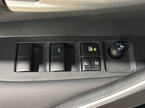 Used 2023 Toyota Corolla SE w/ Carpet Mat Package (TMS) FWD image 16