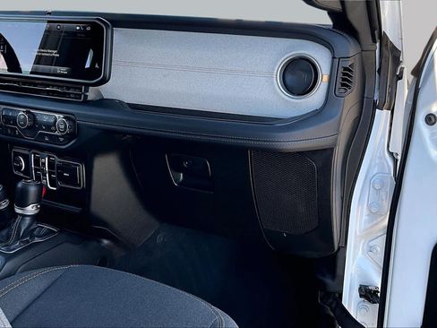 Used 2026 Jeep Wrangler Unlimited Sahara AWD/4WD image 19