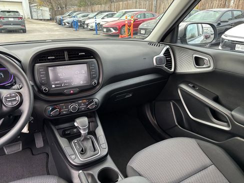 Used 2025 Kia Soul LX w/ LX Technology Package image 29